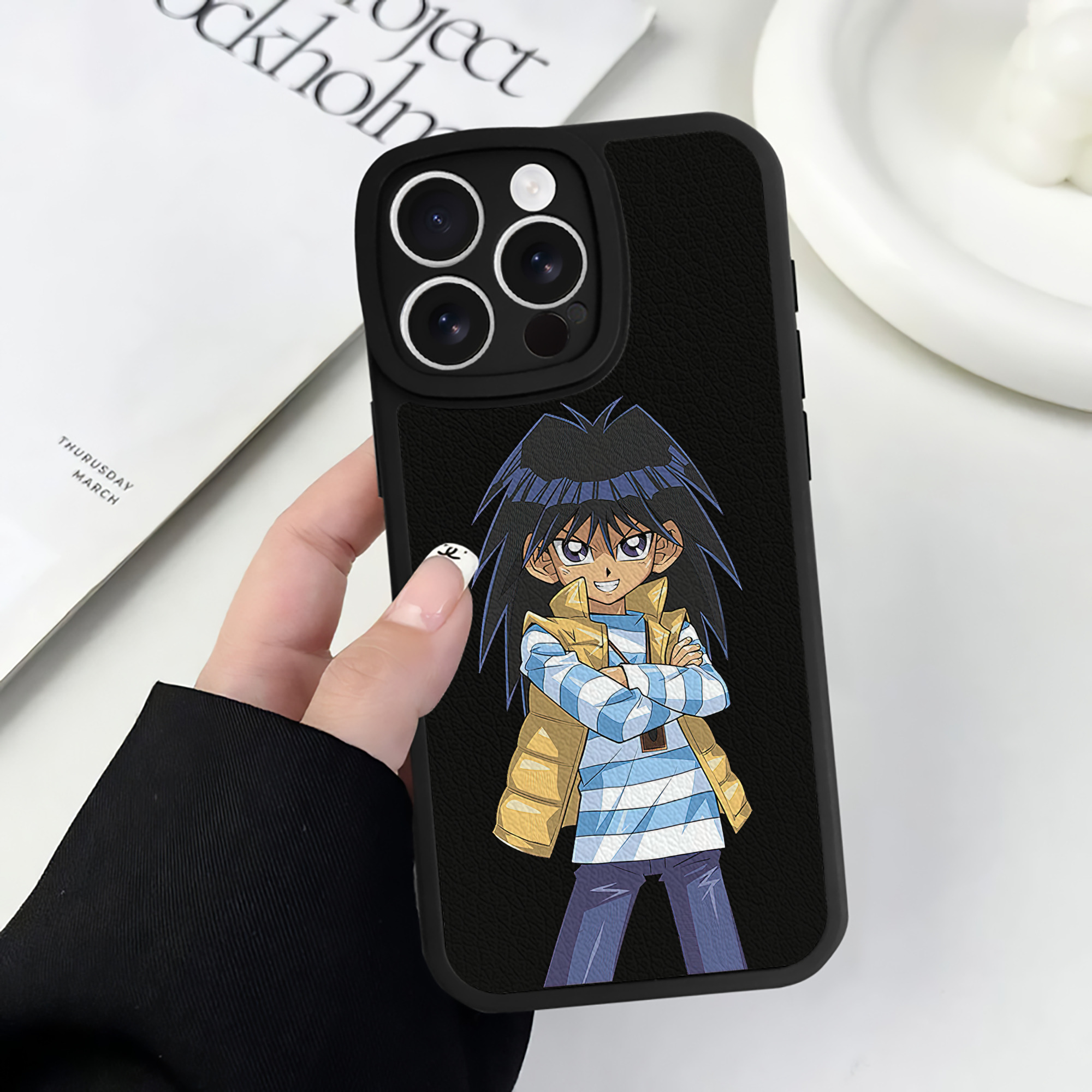 （画像用） 遊☆戯☆王 Yu-Gi-Oh! 【iPhone 16シリーズ対応】シリコンスマホケース（レザー調） 材質：シリコン